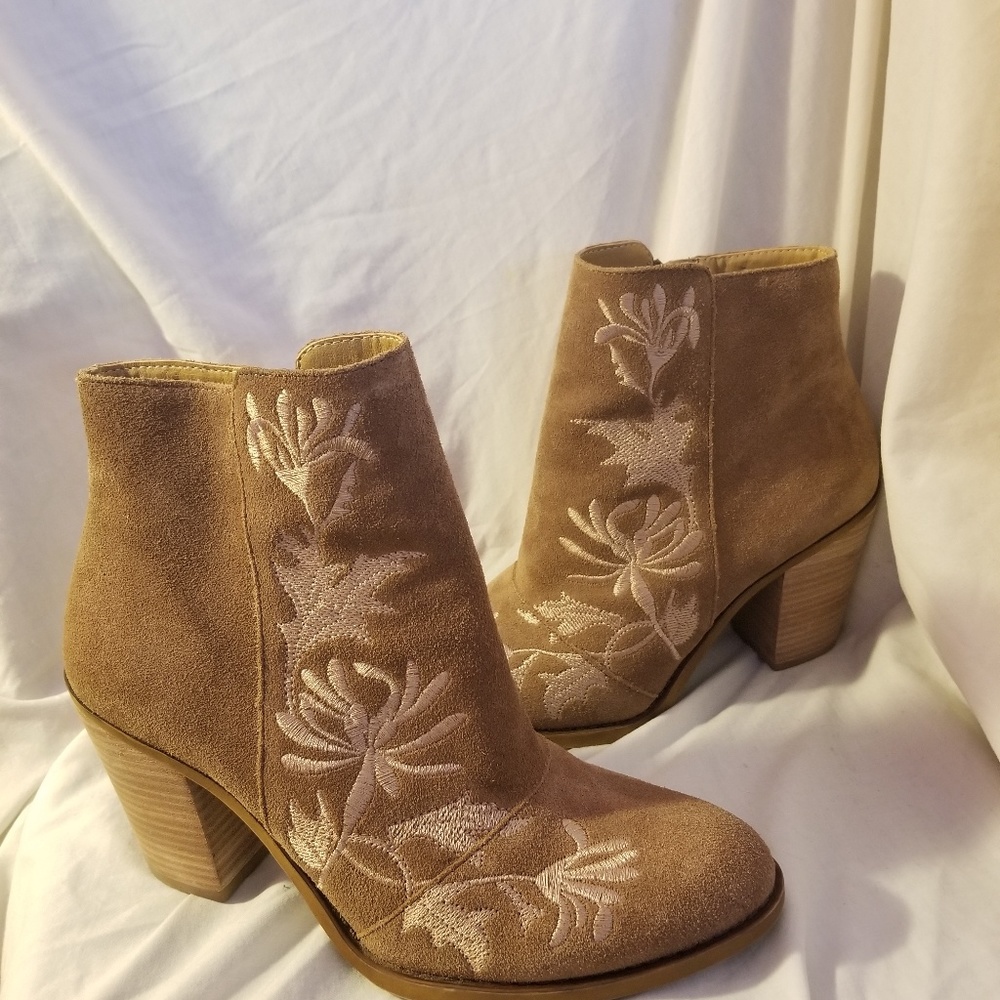 Lucky Brand Elenore 2 ankle boots embroidered 8.5
